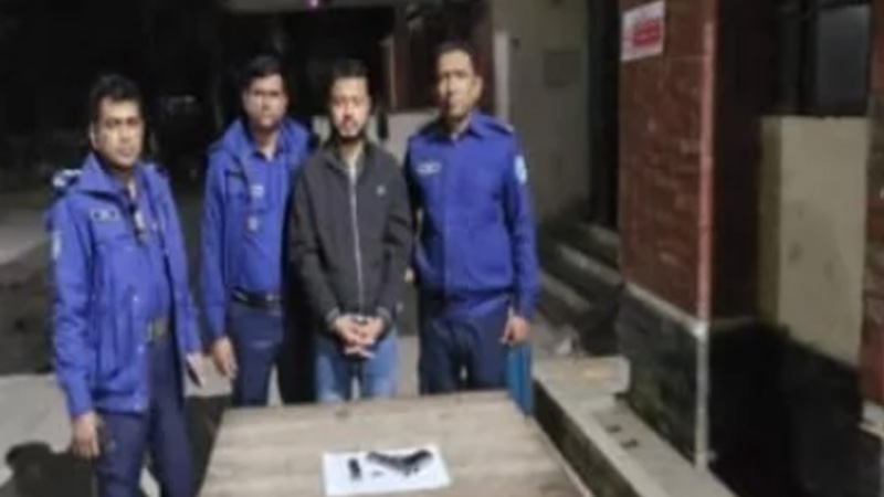 বোয়ালমারীতে যৌথবাহিনীর অভিযানে পিস্তল ও গুলিসহ যুবক আটক